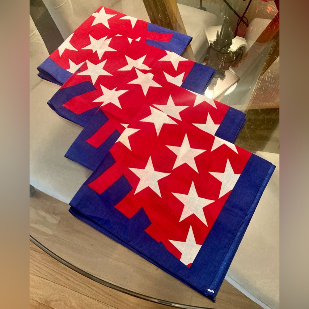 Red White & Blue Star Pattern Fabric/Cloth Napkins Size 21” x 22”